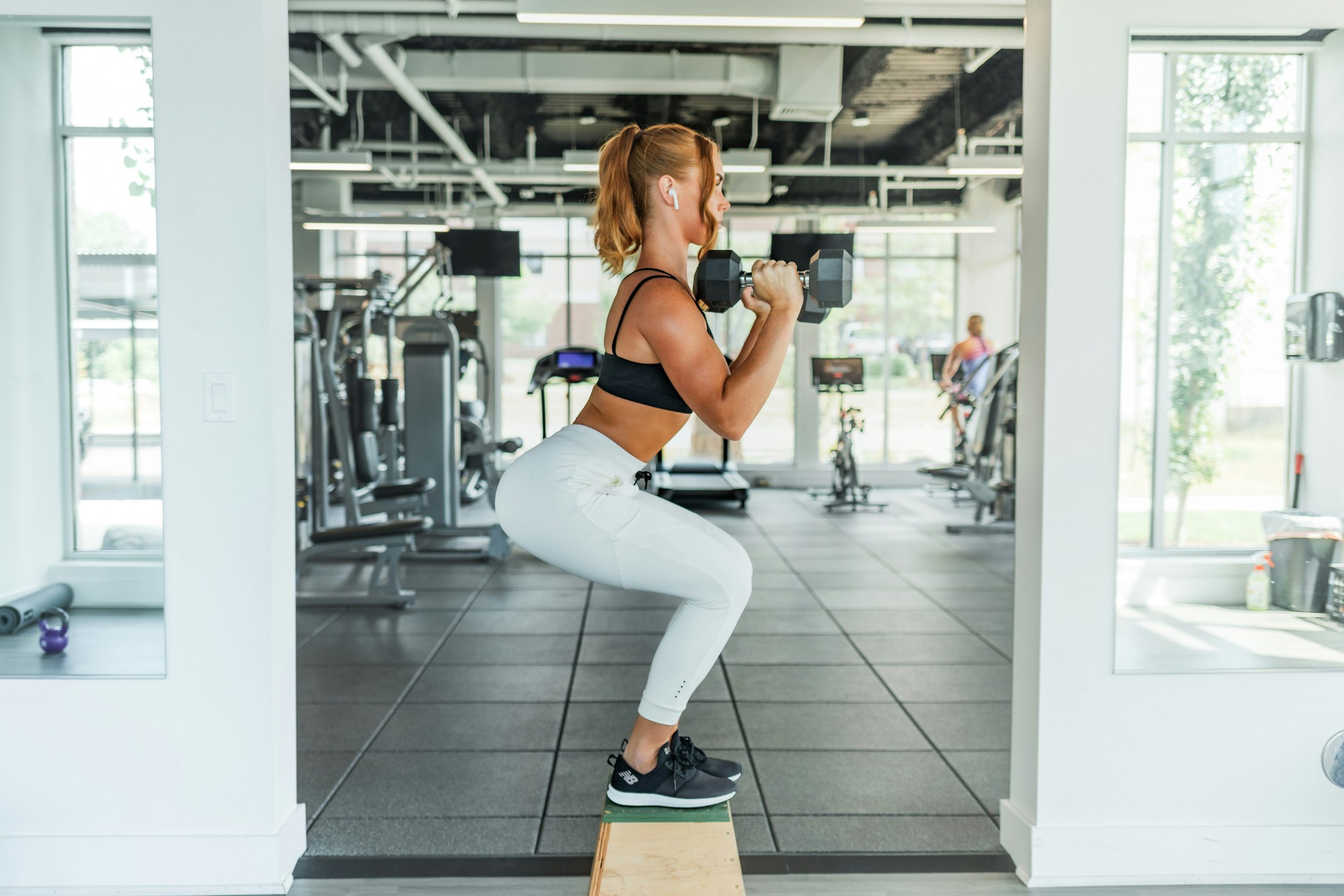 Descubre cómo perder grasa de forma saludable mediante entrenamiento de fuerza, movimiento, una alimentación equilibrada y la microbiota